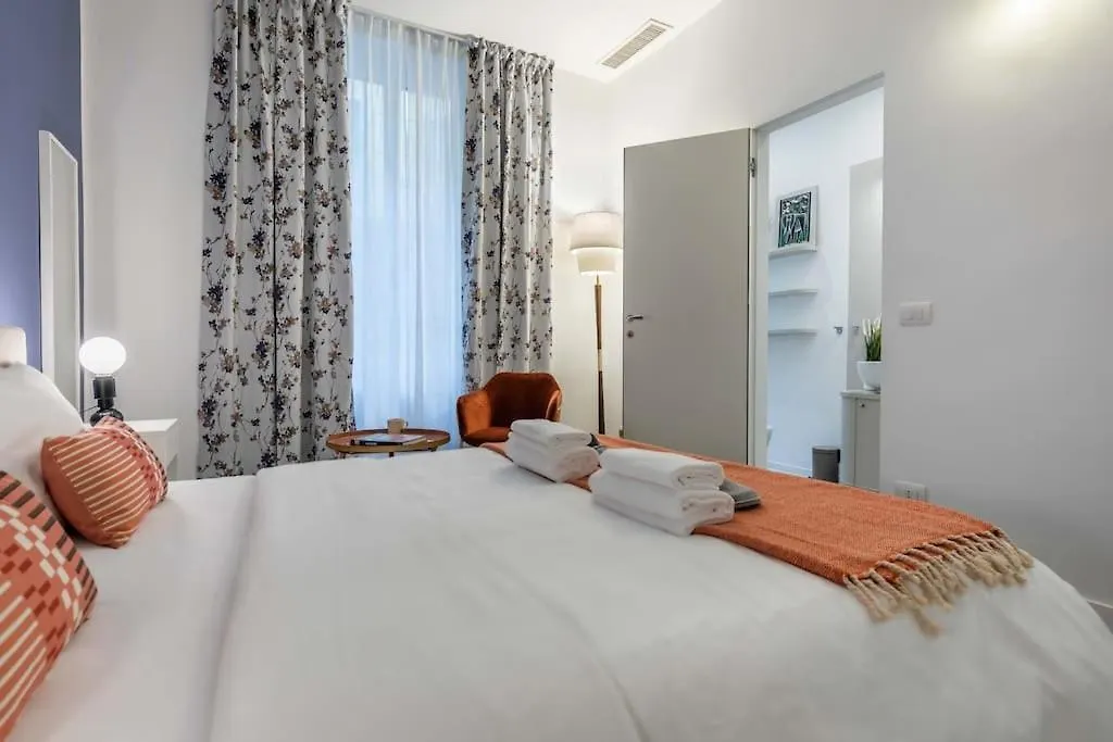Central Station & Shuttle Airport Stop 2' Walk Apartment Milan Italy