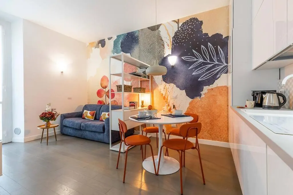 Central Station & Shuttle Airport Stop 2' Walk Apartment Milan Italy